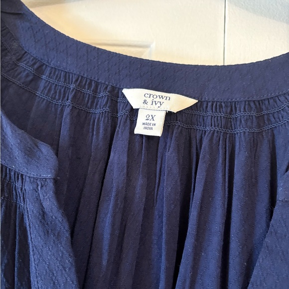 NWOT Crown & Ivy navy textured peasant top, size 2X - Picture 3 of 4